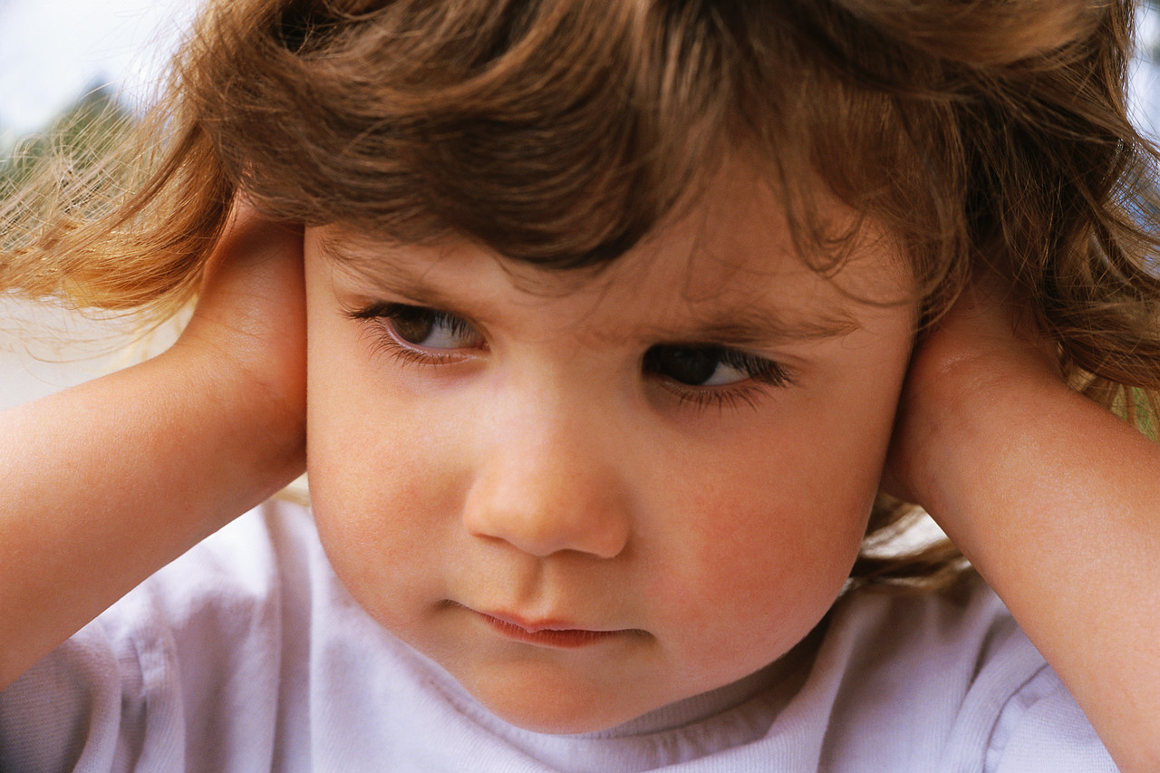 Восприятие слабослышащих детей. Дети с нарушением слуха.. Восприятие ребенка. Ребенок. Кризисы у детей.